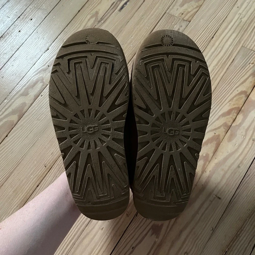 UGG Tasman Slipper Kids Size 4 Chestnut Suede Red Braid Slip On 113776K winter